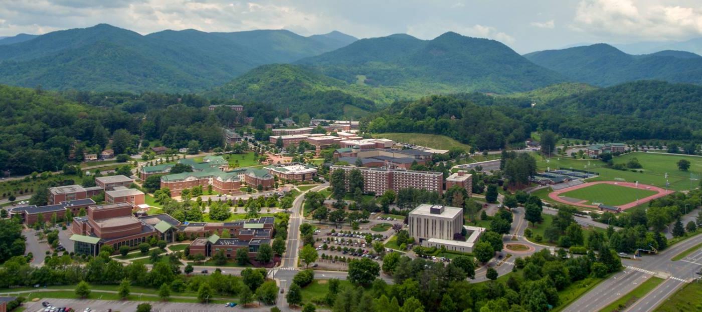 View of 正规网赌平台平台官方 Cullowhee Campus buildings with mountains in the background